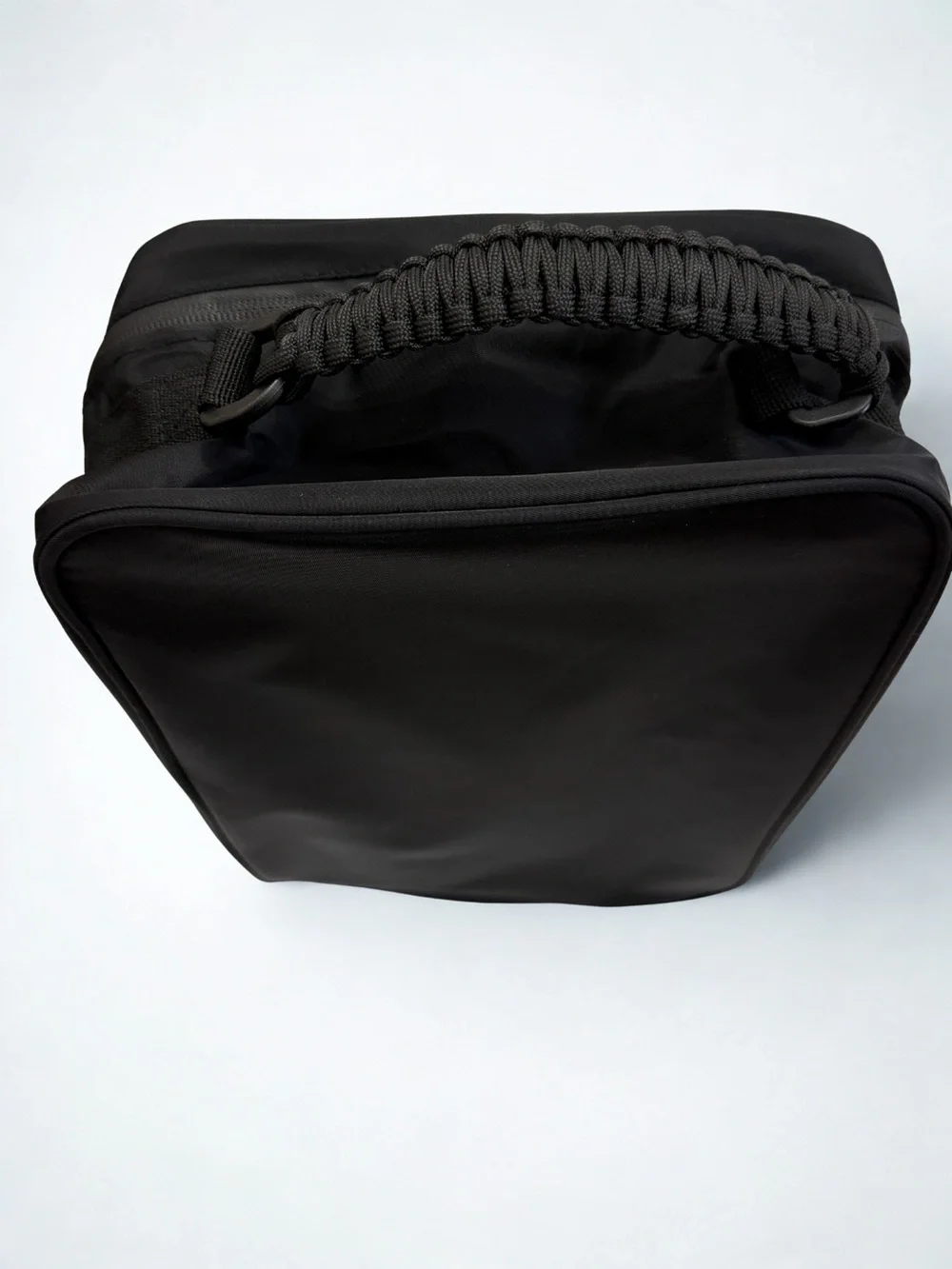 Municipal travel shoe bag in black and green